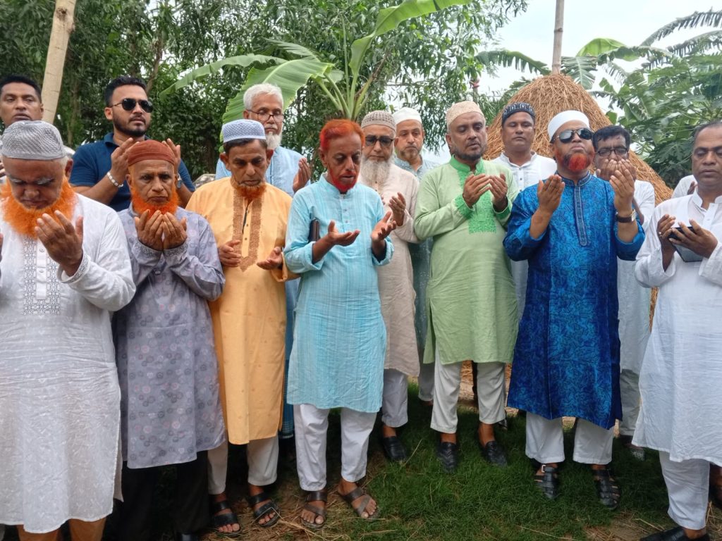 গফরগাঁওয়ে শহীদ মুক্তিযোদ্ধাদের কবর জিয়ারত করলেন দক্ষিণ জেলা বিএনপি নেতা আলমগীর মাহমুদ আলম 4 img