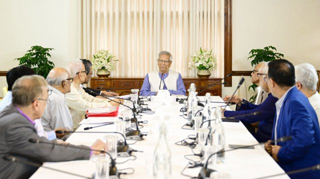 জাতীয় ঐকমত্য কমিশনের বৈঠকে দ্রুত কর্মপরিকল্পনা চূড়ান্তের তাগিদ প্রধান উপদেষ্টা ইউনূসের 4 yunos