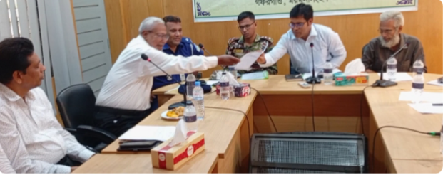 গফরগাঁওয়ে তারেক রহমানের ৩১ দফা বাস্তবায়নে লিফলেট বিতরণে মাঠে অধ্যক্ষ আবুল কাশেম আরজু 4 img