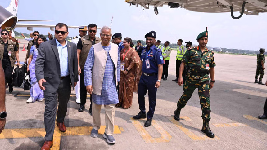 চট্টগ্রামে প্রধান উপদেষ্টার প্রথম সফর: বিশ্ববিদ্যালয় সমাবর্তন ও গ্রামীণ শেকড়ের পথে ইউনূস 4 img