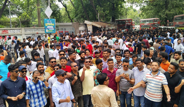 ঢাবি শিক্ষার্থী সাম্যর মৃত্যুকে ঘিরে উত্তাল ক্যাম্পাস 4 img