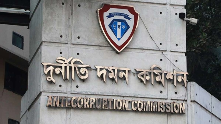 স্বাস্থ্য উপদেষ্টার সাবেক পিওসহ তিনজনকে জিজ্ঞাসাবাদ করছে দুদক 4 img