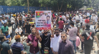 যমুনার সামনে বিজয়োল্লাসে ভাসছেন আন্দোলনকারীরা 4 img