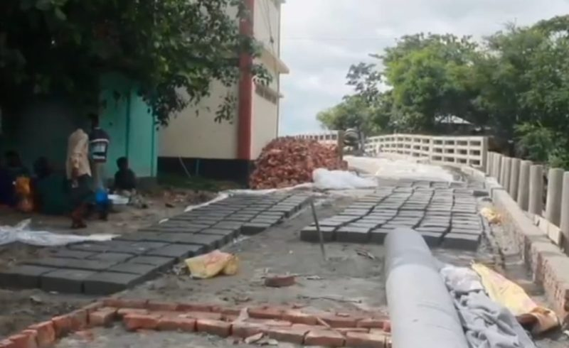 গোপালগঞ্জে সরকারি জমি ফাঁকা থাকলেও ব্যক্তি মালিকানাধীন জমিতে জোরপূর্বক রাস্তা নির্মাণের অভিযোগ 4 img