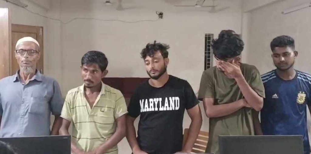 গোপালগঞ্জ চাপাইল ব্রিজের টোলা দেয় কে কেন্দ্র করে - সেনা সদস্যকে মারধর গ্রেফতার পাঁচ 4 img