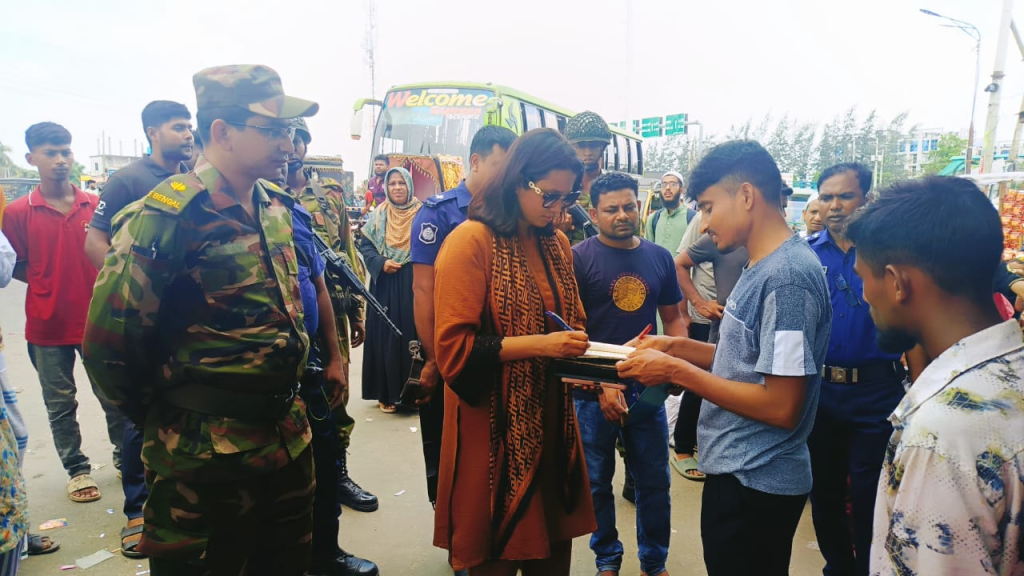 গোপালগঞ্জে অতিরিক্ত ভাড়া আদায়ে মোবাইল কোর্টের অভিযান, ৪২ হাজার টাকা জরিমানা 4 img