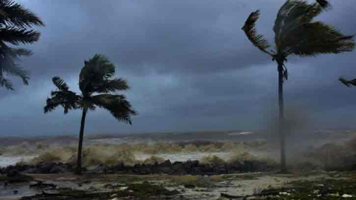 আট জেলায় ৬০ কিলোমিটার বেগে ঝড়ের আশঙ্কা, নদীবন্দরগুলোকে সতর্কবার্তা 4 img