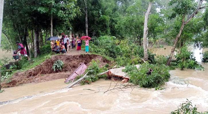 ফের মুহুরিতে বাঁধ ভাঙার শঙ্কা: ফুলগাজী বাজারে ঢুকেছে পানি 4 img