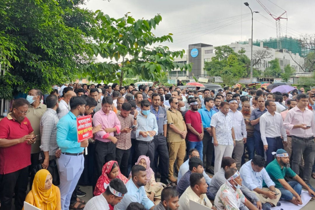 এনবিআর প্রধান কার্যালয় অবরুদ্ধ, সংস্কার ঐক্য পরিষদের লাগাতার শাটডাউন কর্মসূচি অব্যাহত 4 img