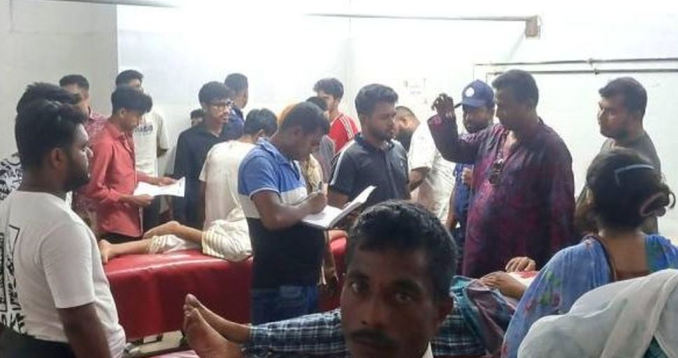 গোপালগঞ্জে জমি নিয়ে তিন ভাইয়ের সংঘর্ষ, নারী-শিশুসহ আহত ৭ 4 img