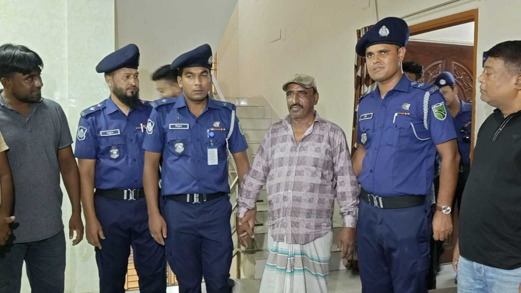 বগুড়ায় বাবা-ছেলে নিহত: ঈদের সকালে সড়ক দুর্ঘটনার ঘটনায় বাসচালক গ্রেপ্তার 4 img