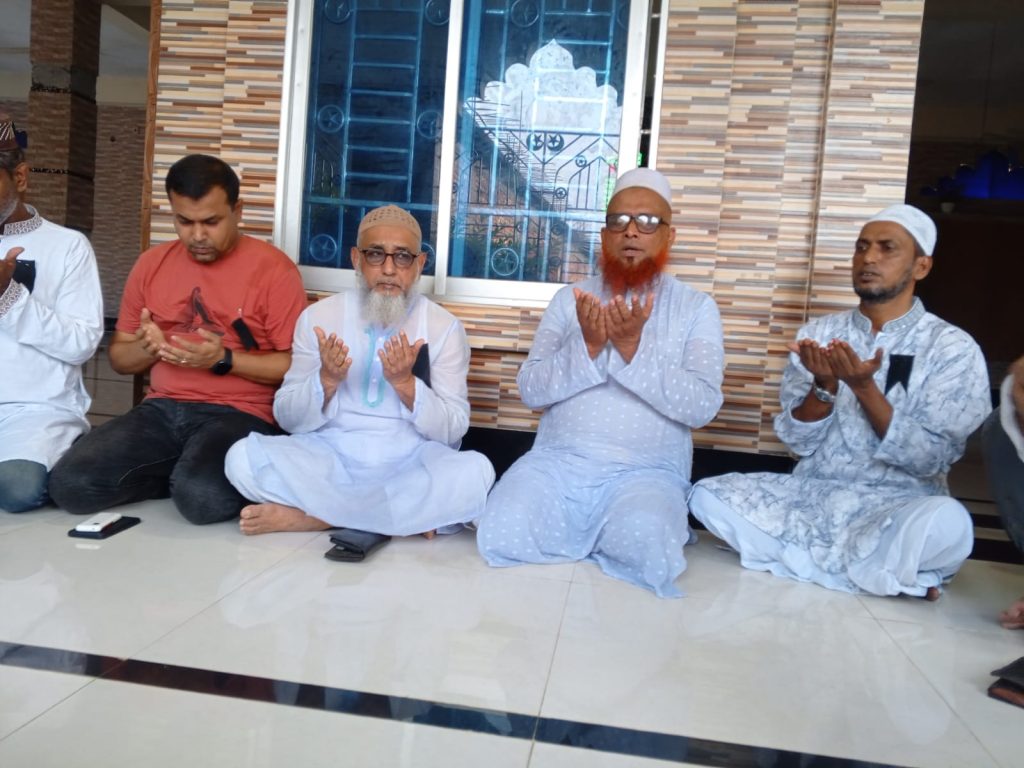 উত্তরার মাইলস্টোন স্কুল অ্যান্ড কলেজে বিমান দুর্ঘটনায় নিহতদের স্মরণে গফরগাঁওয়ে পৌর বিএনপির দোয়া মাহফিল 4 img