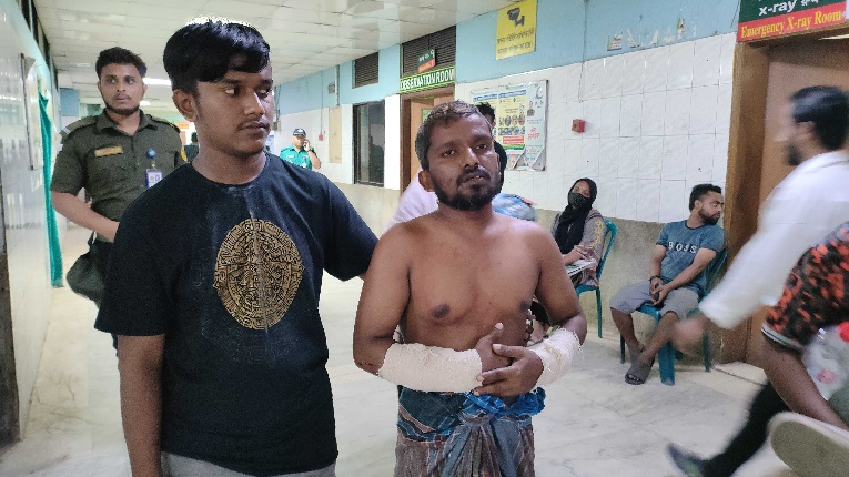 ধানমন্ডিতে চালককে আঘাত করে অটোরিকশা ছিনতাই 4 img