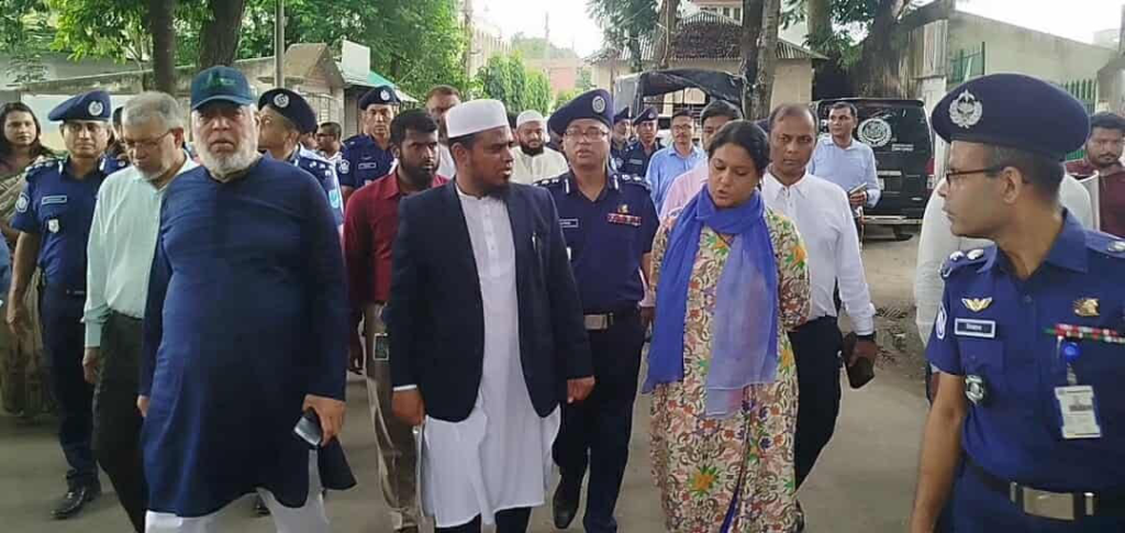 গোপালগঞ্জে সহিংসতার ৬ দিন পর ঘটনাস্থল পরিদর্শনে গেলেন দুই উপদেষ্টা 4 img