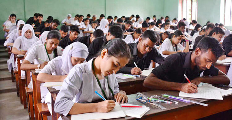 ২৪ জুলাইয়ের এইচএসসি পরীক্ষাও স্থগিত, শিক্ষার্থীদের দাবিকে যৌক্তিক বলছে সরকার 4 img