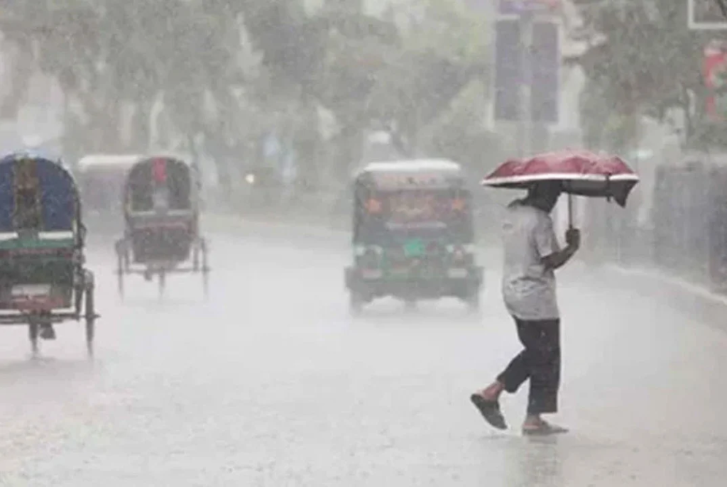 ভারি বর্ষণ ও ঝড়ো হাওয়ার আশঙ্কা: ১৫ জেলার নদীবন্দরে ১ নম্বর সতর্কতা সংকেত 4 img