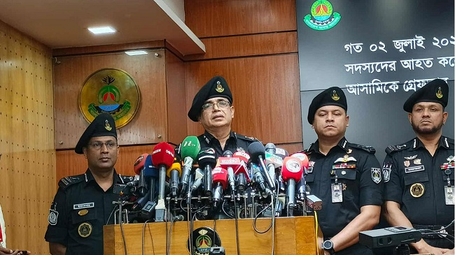 মিটফোর্ডে সোহাগ হত্যা: র্যাবের অভিযান অব্যাহত, প্রভাবশালী হলেও ছাড় নেই—র্যাব ডিজি 4 img