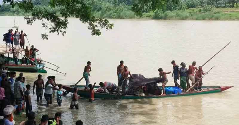 ব্রহ্মপুত্র নদে নৌকাডুবি: গফরগাঁওয়ে মাদরাসাগামী তিন শিক্ষার্থী নিখোঁজ, একজনের মরদেহ উদ্ধার 4 img