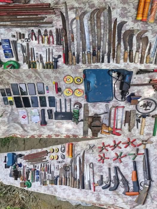 চট্টগ্রামের সীতাকুন্ডে দেশীয় অস্ত্র তৈরির কারখানা সন্ধান: অস্ত্র-গোলাবারুদসহ গ্রেপ্তার ৪ 4 Img