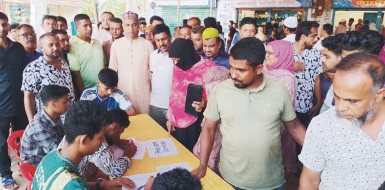 কুমিল্লায় সদর দক্ষিণে বিনামূল্যে চিকিৎসা সেবা পেলেন হাজারো মানুষ 4 pic