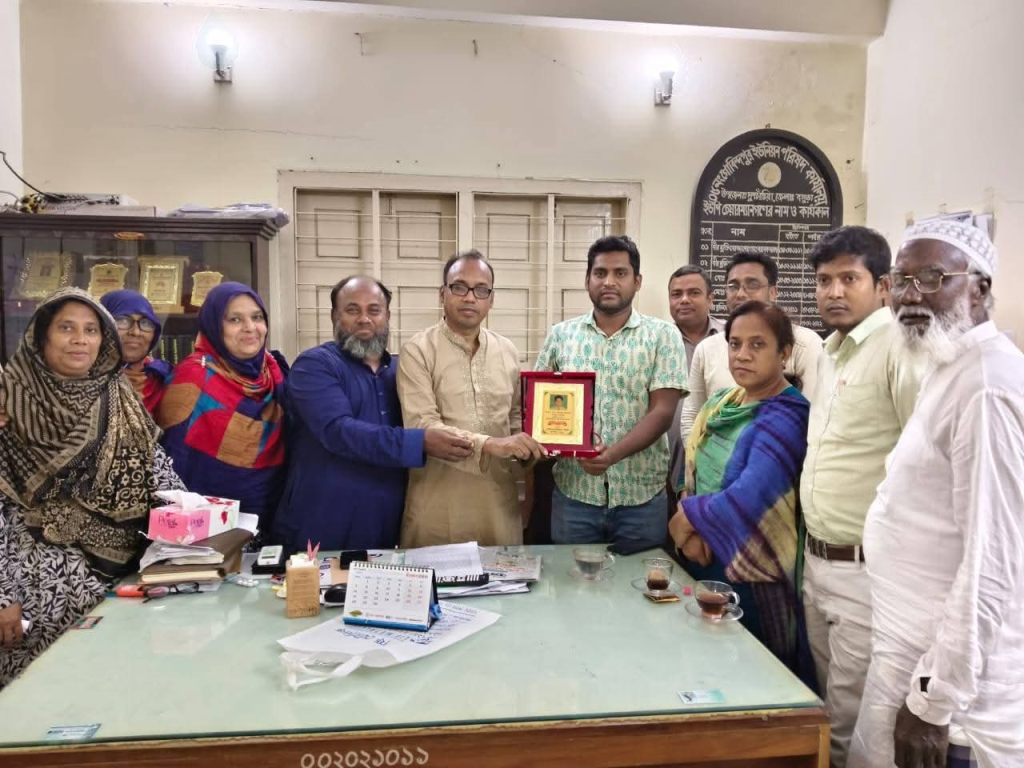 দুপচাঁচিয়ার উপজেলা প্রকৌশলী মোঃ রুবেল হোসেনের বদলিতে বিদায়ী শুভেচ্ছা 4 img