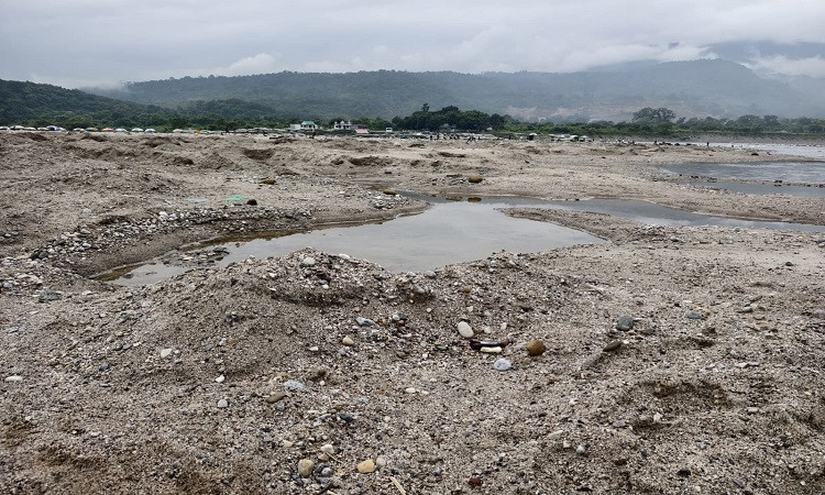 সিলেটে সাদা পাথর লুটপাটের ঘটনায় রিট শুনানি রোববার 4 img