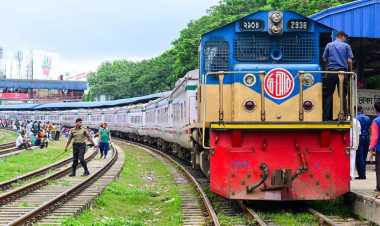 কক্সবাজারে ট্রেনের ধাক্কায় অটোরিকশার পাঁচ যাত্রী নিহত 4 img