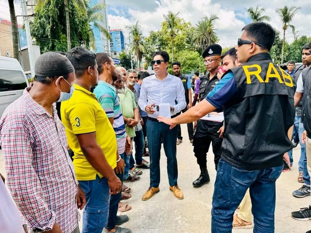 ময়মনসিংহ র্যাব-১৪, সিপিএসসি, কর্তৃক ময়মসিংহ মেডিকেল কলেজ হাসপাতালে মোবাইল কোর্ট অভিযানে গ্রেফতার ১৯ 4 Img