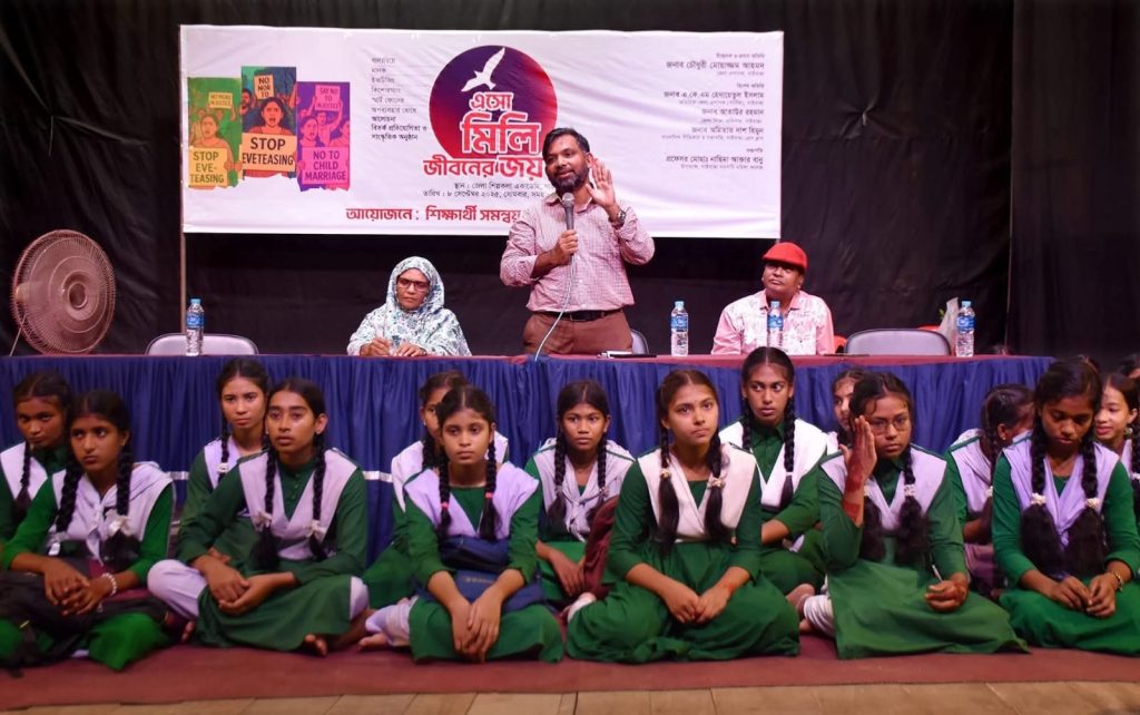 শিক্ষার্থীদের সুনাগরিক হিসেবে গড়ে তুলতে হবে :জেলা প্রশাসক চৌধুরী মোয়াজ্জেম আহমদ। 4 Img