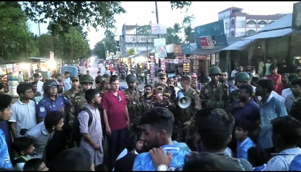 দেবীগঞ্জে ফুটবল খেলাকে কেন্দ্র করে দুই বিদ্যালয়ের শিক্ষার্থীদের মধ্যে সংঘর্ষ, আহত ১৭ 4 Img