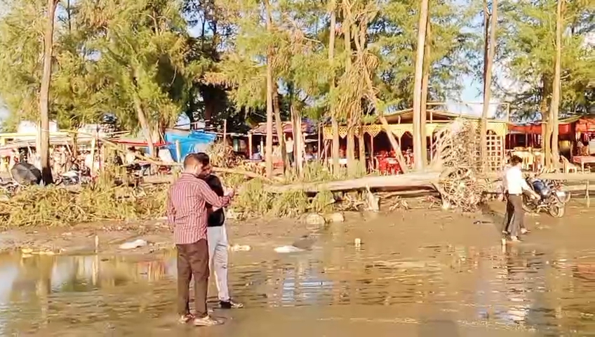 আনোয়ার নামেই টিকে আছে পারকি সমুদ্র সৈকতটি 4 Img