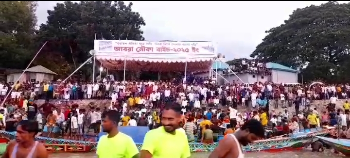 মানিকগঞ্জে কালিগঙ্গা নদীতে অনুষ্ঠিত হয়েছে ঐতিহ্যবাহী নৌকা বাইচ 4 Img