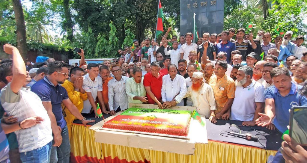 গাবতলীতে বিএনপি ৪৭ তম প্রতিষ্ঠাবার্ষিকী বর্ণাঢ্য র্যালি, কেক কাটা ও দোয়া অনুষ্ঠিত 4 img
