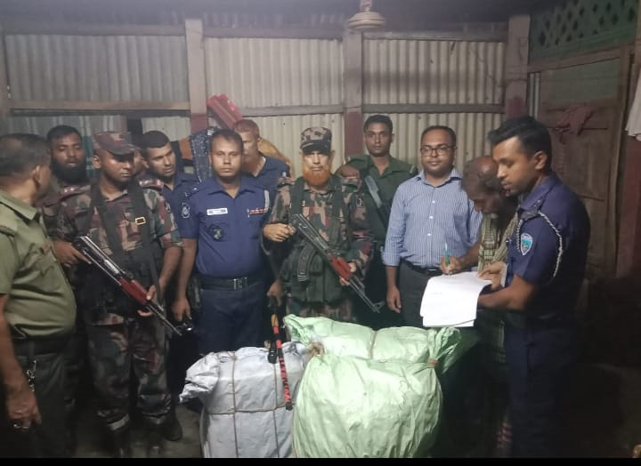 বুড়িচংয়ে টাস্কফোর্সের বিশেষ অভিযানে ২ লাখ টাকার ভারতীয় পণ্য জব্দ 4 img