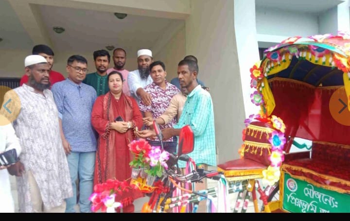 পটিয়ায় রিকশা ছিনতাইয়ের সময় চালকের গলায় ছুরিকাঘাত, অবস্থা আশঙ্কাজনক!! 4 Img