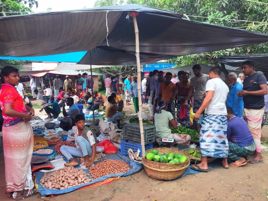 গোমস্তাপুরে কাঁচা সবজির দাম অস্বাভাবিক বৃদ্ধি, ভোগান্তিতে নিম্ন আয়ের মানুষ 4 Img