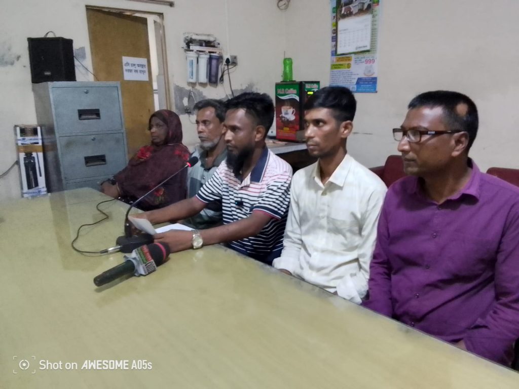 মুরইল ইউনিয়নের প্যানেল চেয়ারম্যান-২ শিহাব শেখের সংবাদ সম্মেলন: ইউএনওর হয়রানি ও সমাজসেবা কর্মকর্তা নিয়োগের প্রতিবাদে বক্তব্য 4 Img