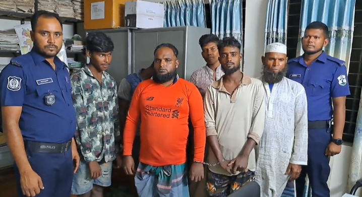 নিষেধাজ্ঞা অমান্য করে পদ্মায় ইলিশ নিধনের অপরাধে মাদারীপুরের শিবচরে ৭ জেলেকে ভ্রাম্যমান আদালতের জরিমানা 4 Img