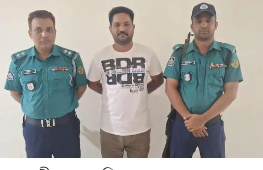 কর্ণফুলী থানা পুলিশের অভিযানে যুবলীগ নেতা ও সাবেক চেয়ারম্যান পুত্র গ্রেপ্তার 4 img