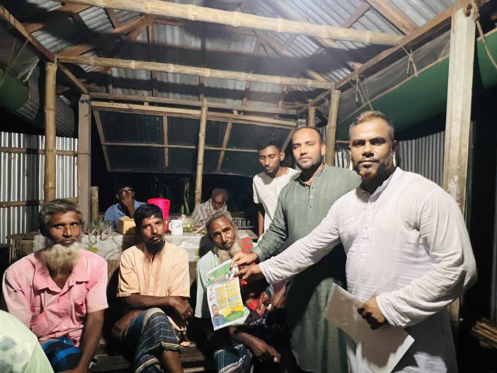 রামেশ্বরপুরে তারেক রহমানের ৩১ দফা বাস্তবায়নে লিফলেট বিতরণ ও ধানের শীষে ভোট চাইলেন তরুণ বিএনপি নেতা জাফর ইকবাল মানিক 4 img