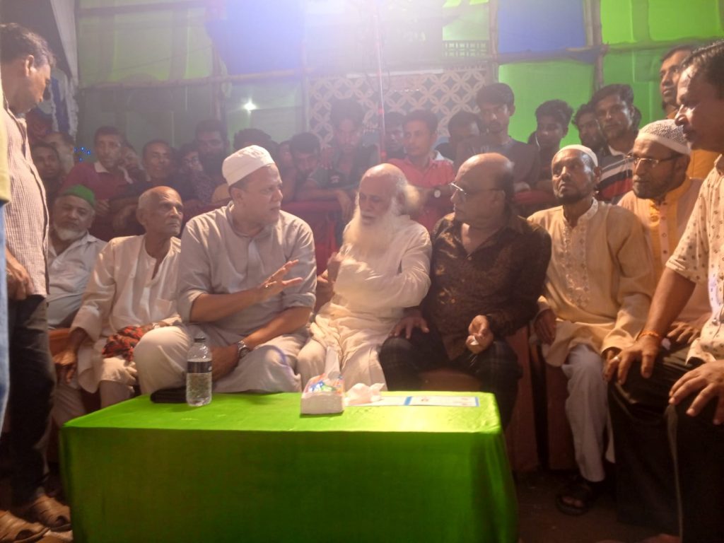 গফরগাঁওয়ে দুর্গাপূজা মণ্ডপ পরিদর্শন করলেন মুশফিকুর রহমান। 4 img