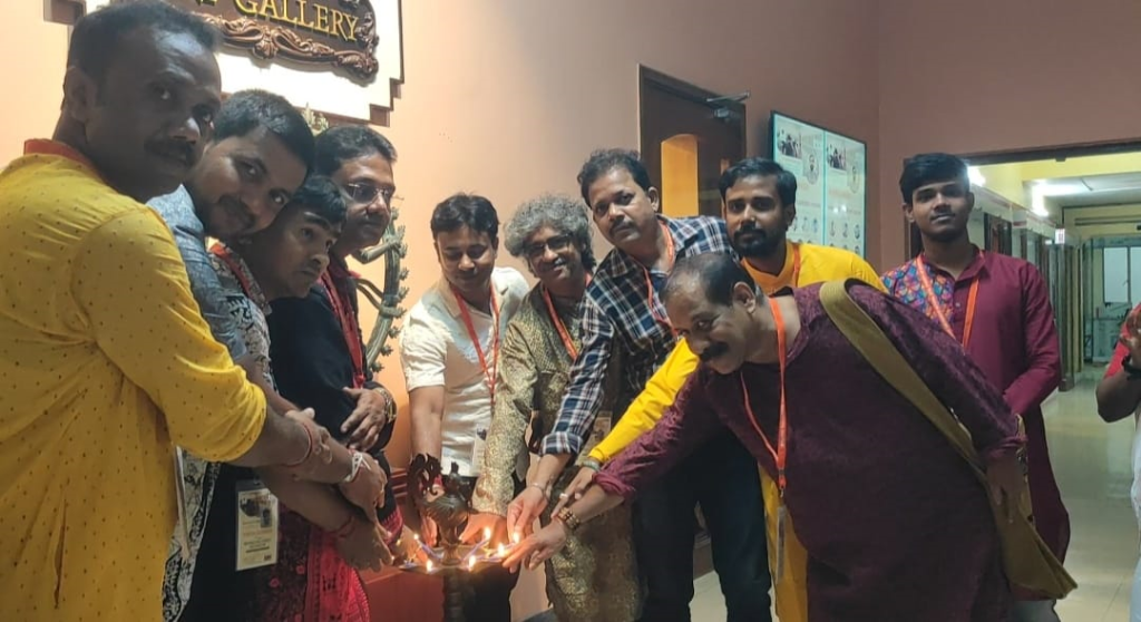 ২য় তম বর্ষের চিত্র প্রদর্শনীর শুভ সূচনা - গ্রাম বাংলার শিশু শিল্পীদের প্রতিভা তুলে ধরতে। 4 img