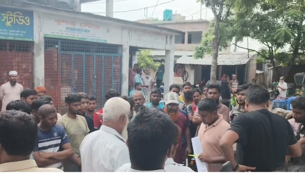 রাজশাহীতে জমি দখলকে কেন্দ্র করে সংঘর্ষ-গ্রামবাসীর দাবি অভিযুক্তদের দ্রুত গ্রেফতার 4 img