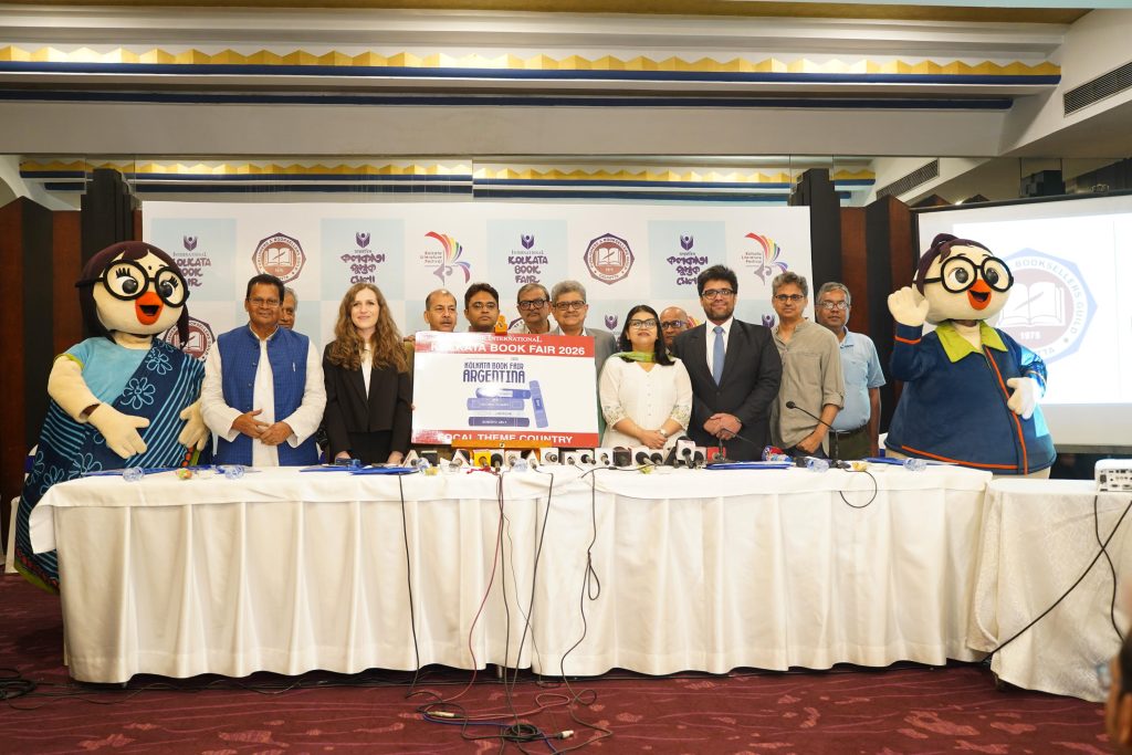 শারদ উৎসবের পর, ৪৯ তম কলকাতা আন্তর্জাতিক বইমেলা নিয়ে একটি সাংবাদিক সম্মেলন করলেন। 4 pic