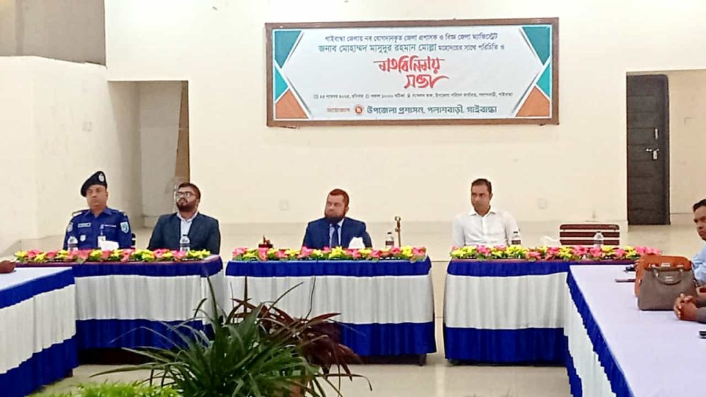 পলাশবাড়ীতে বিভিন্ন শ্রেণি পেশার মানুষের সাথে নবাগত জেলা প্রশাসকের মতবিনিময় 4 WhatsApp Image 2025 11 23 at 15.40.31 0e735ffb