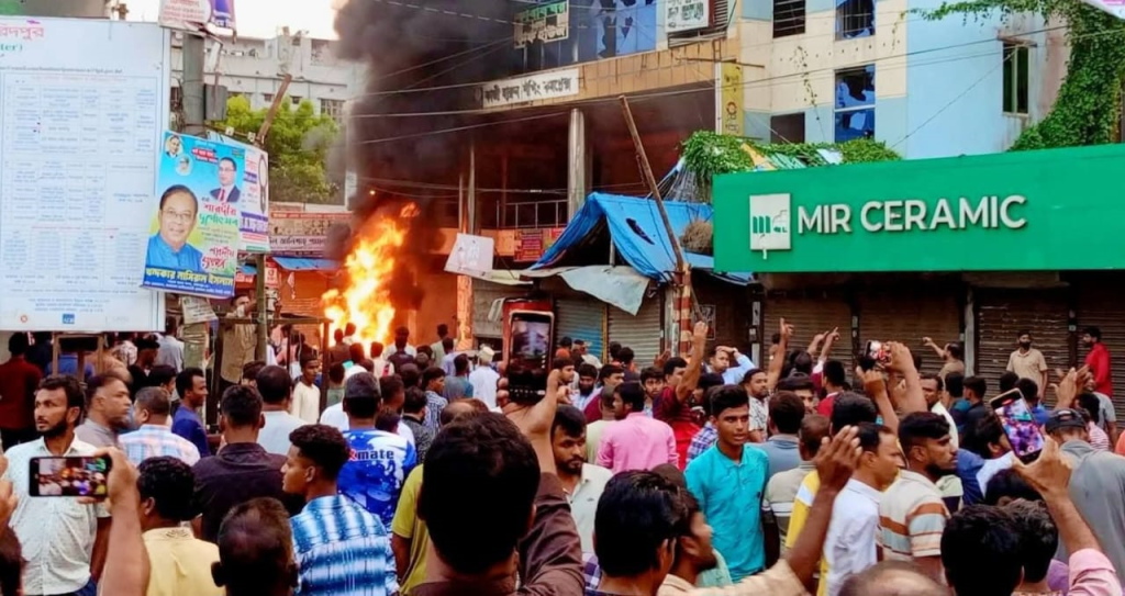 সংহতি দিবসে বোয়ালমারীতে বিএনপির দুই গ্রুপে সংঘর্ষ আহত ২৩ 4 image 18