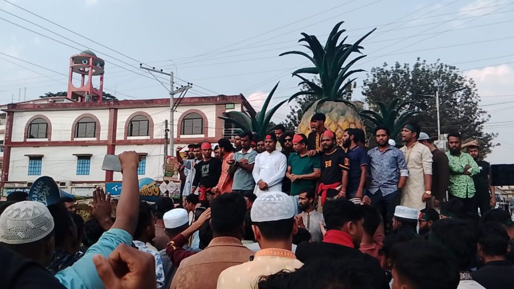 মধুপুরে ওসমান হাদীর হত্যার প্রতিবাদে বিক্ষোভ সমাবেশ ও মিছিল অনুষ্ঠিত 4 IMG 20251219 WA0000