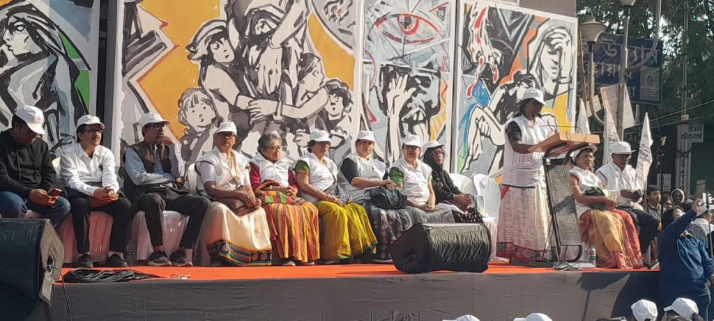 নারীর মর্যাদা রক্ষার " অঙ্গীকার যাত্রার সমাপনী সমাবেশ- উপস্থিত অভয়ার মা ও বাবা । 4 image 26