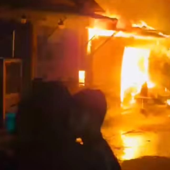 গফরগাঁও বাজারে অগ্নিকাণ্ডে তিনটি দোকান পুড়ে ছাই, ক্ষতি প্রায় ৩০ লক্ষ টাকা 4 image 12 edited