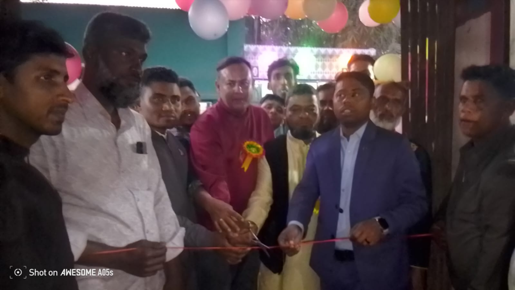 সিক্লিবান্ধা মোড়ে গ্রামীণ ঐক্য যুব ক্লাবের উদ্বোধন, ফিতে কেটে উদ্বোধন করলেন আতিকুর রহমান আতিক 4 image 29